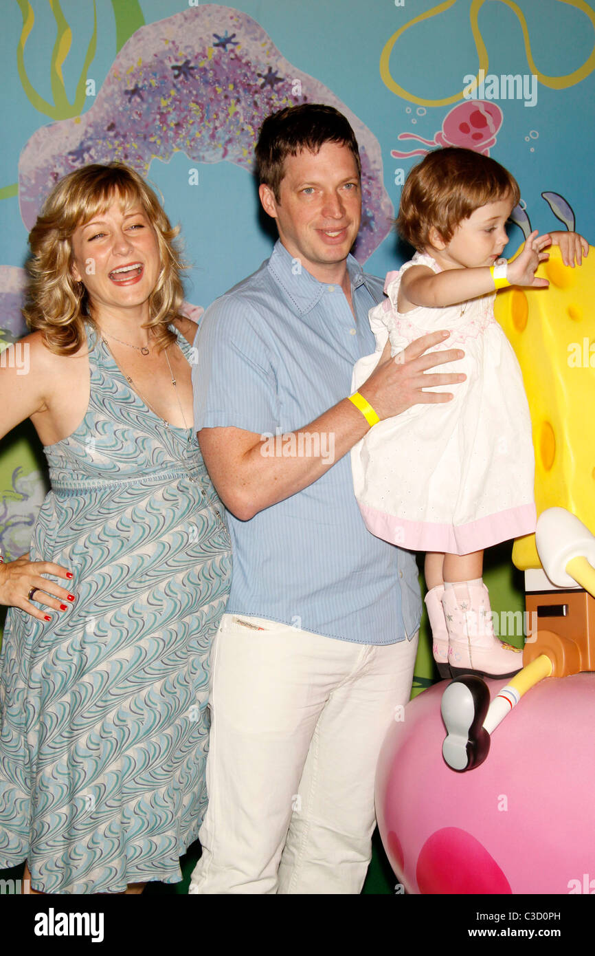 Amy Carlson, Syd Butler and their daughter Lia attend the unveiling of(09)