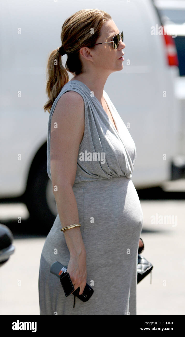 Ellen Pompeo showing off her baby bump while shopping for furniture with a  friend in West Hollywood Los Angeles, California Stock Photo - Alamy, image size:765x1390