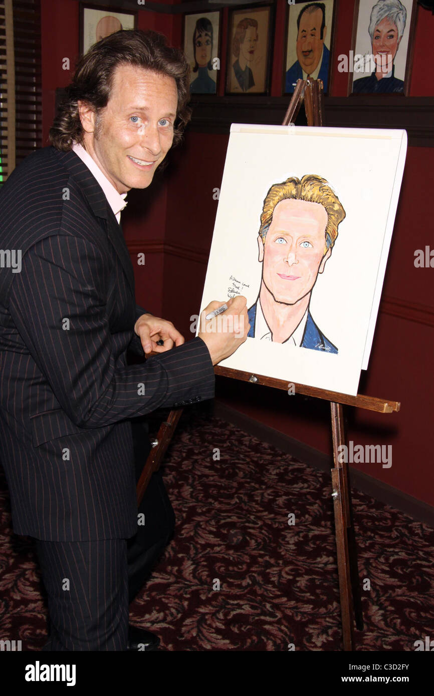 Steven Weber attends the unveiling of his Wall of Fame caricature at