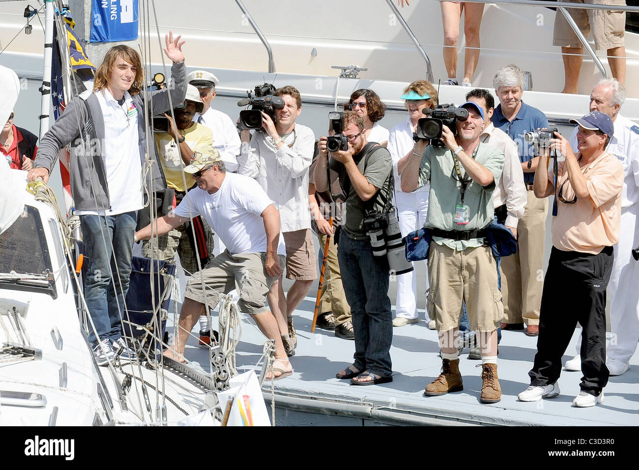 Zac Sunderland 17year old Thousand Oaks native has the youngest