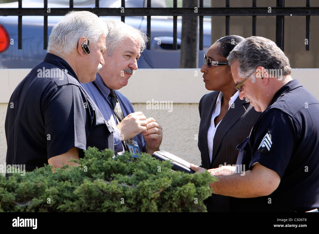 * JACKSON'S FINAL AUTOPSY REPORT DUE IN FOUR TO SIX WEEKS A final verdict from MICHAEL JACKSON's autopsy will take up to six Stock Photo