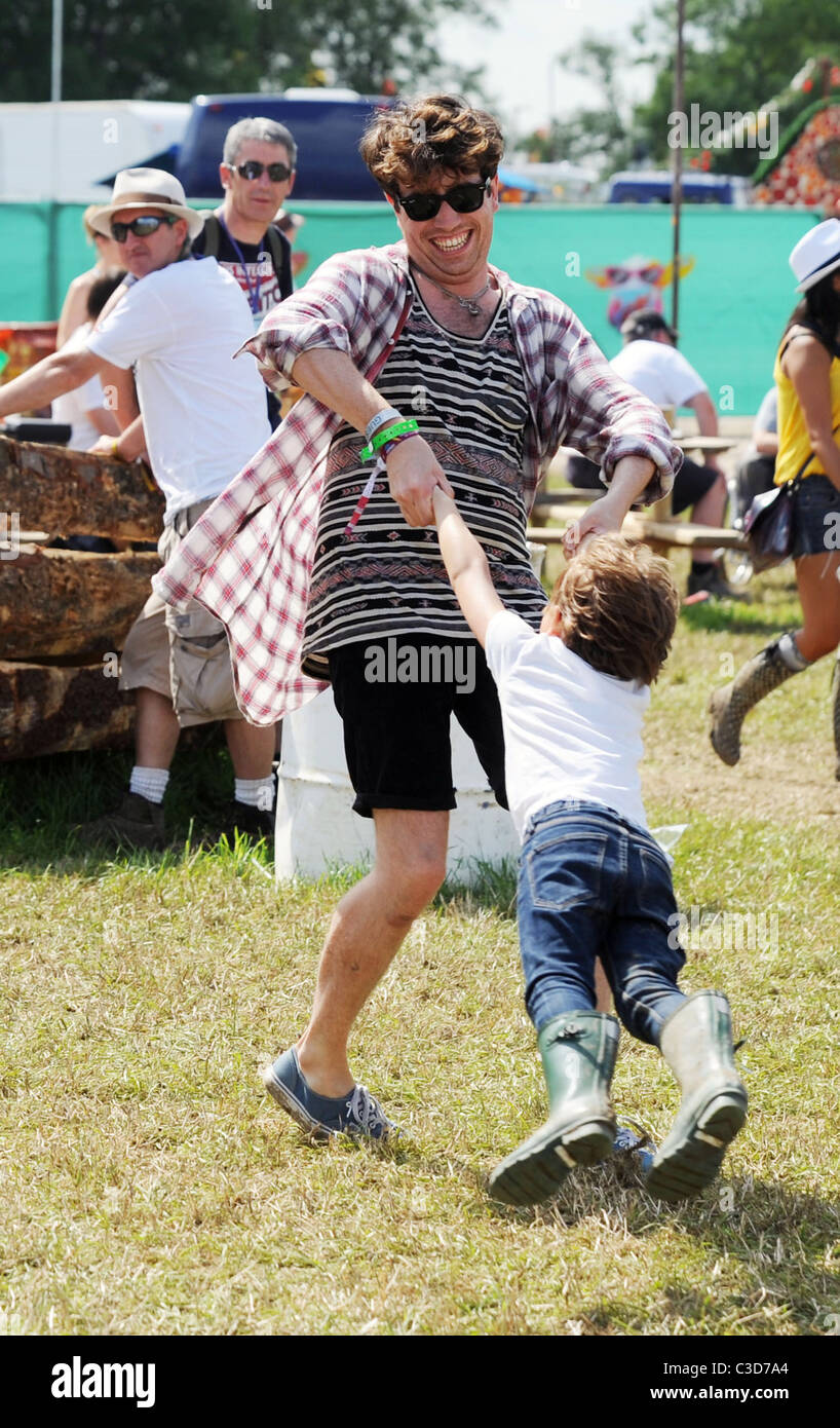 Nick Grimshaw and Pete Doherty's son Astile Doherty backstage during the 2009 Glastonbury Festival - Day 2 Somerset, England - Stock Photo