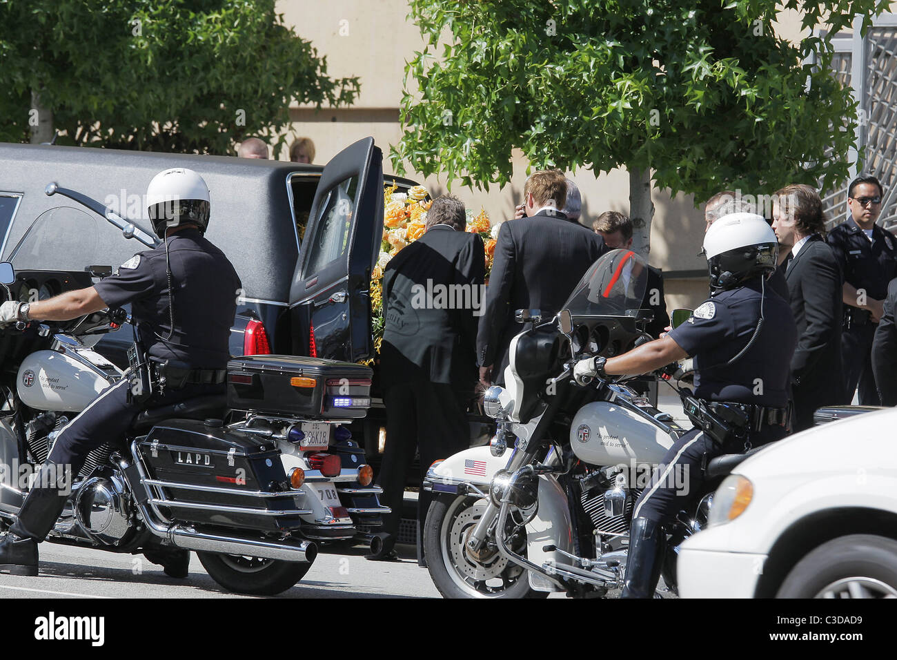 Ryan O'Neal and pallbearers carried Farrah Fawcett's coffin from the