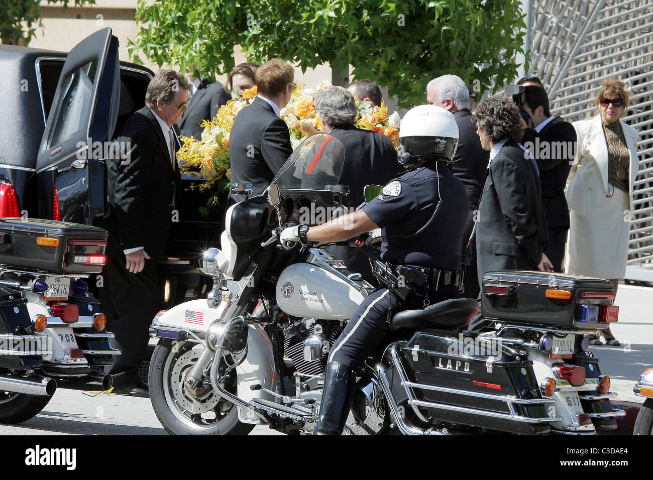 Ryan O'Neal and pallbearers carried Farrah Fawcett's coffin from the