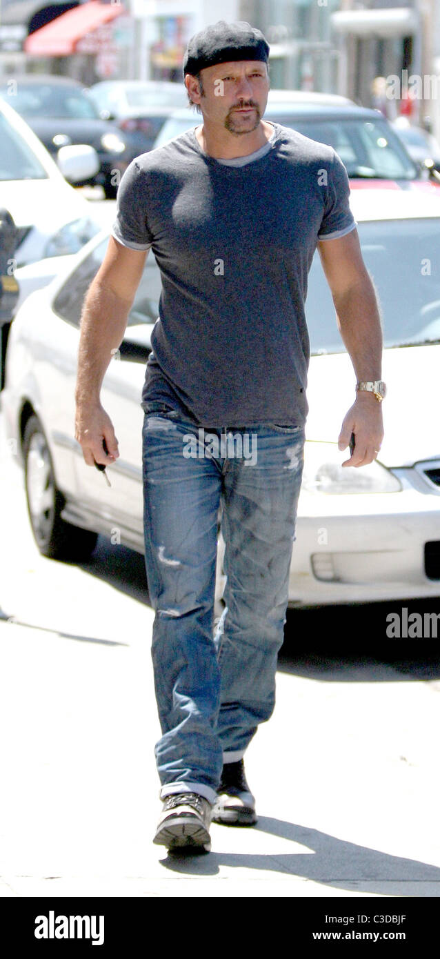 Tim McGraw outside OrangeBone pet store with his children after looking at puppies Los Angeles, California - 22.07.09 Agent 47/ Stock Photo