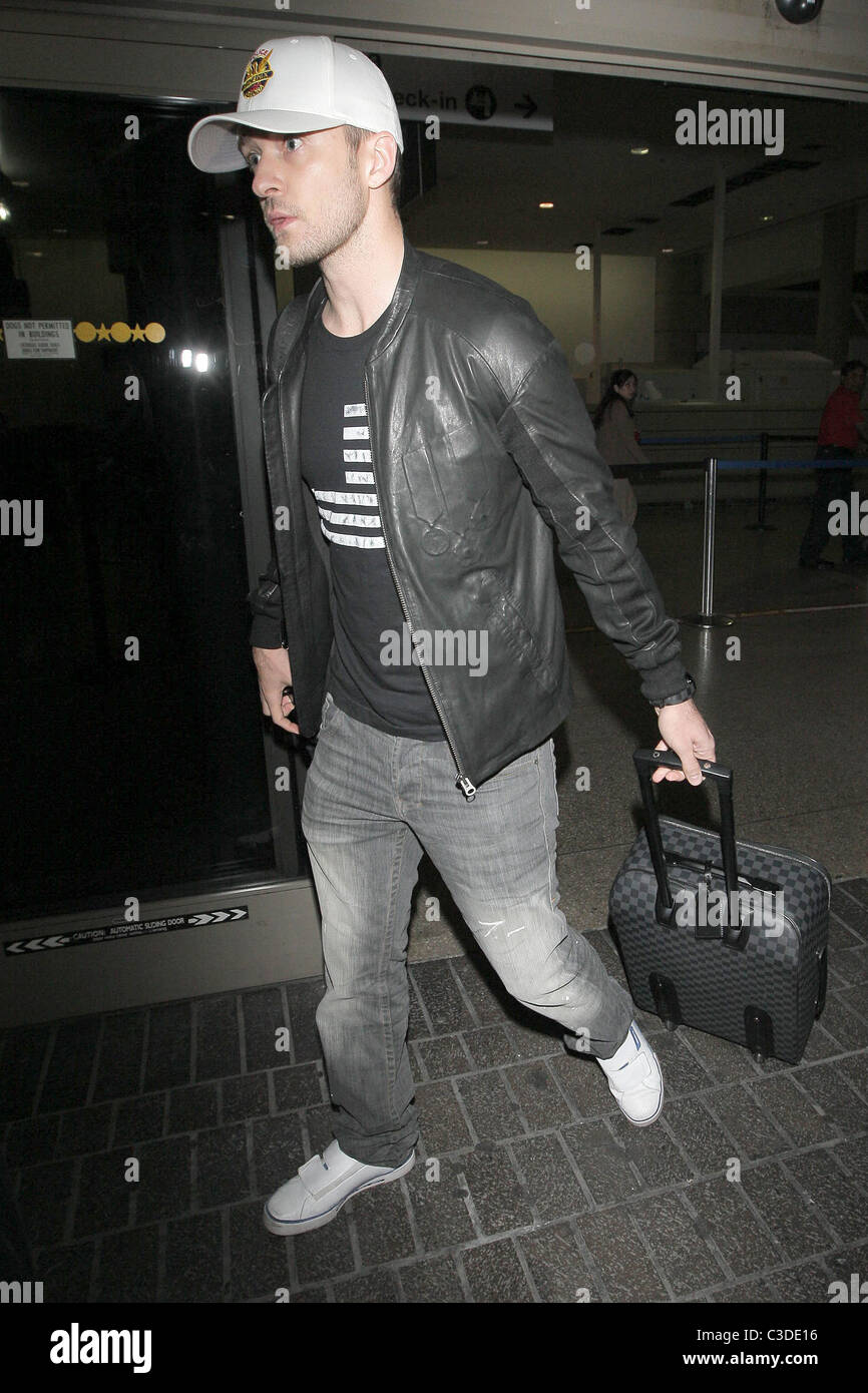Justin Timberlake carrying his matching Louis Vuitton luggage as