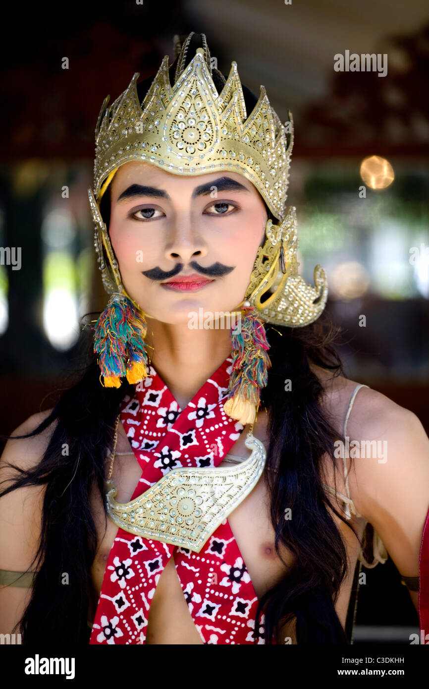 A young javanese dancer in traditional costume at the kings summer residence. Yogyakarta, Java, Indonesia. Stock Photo