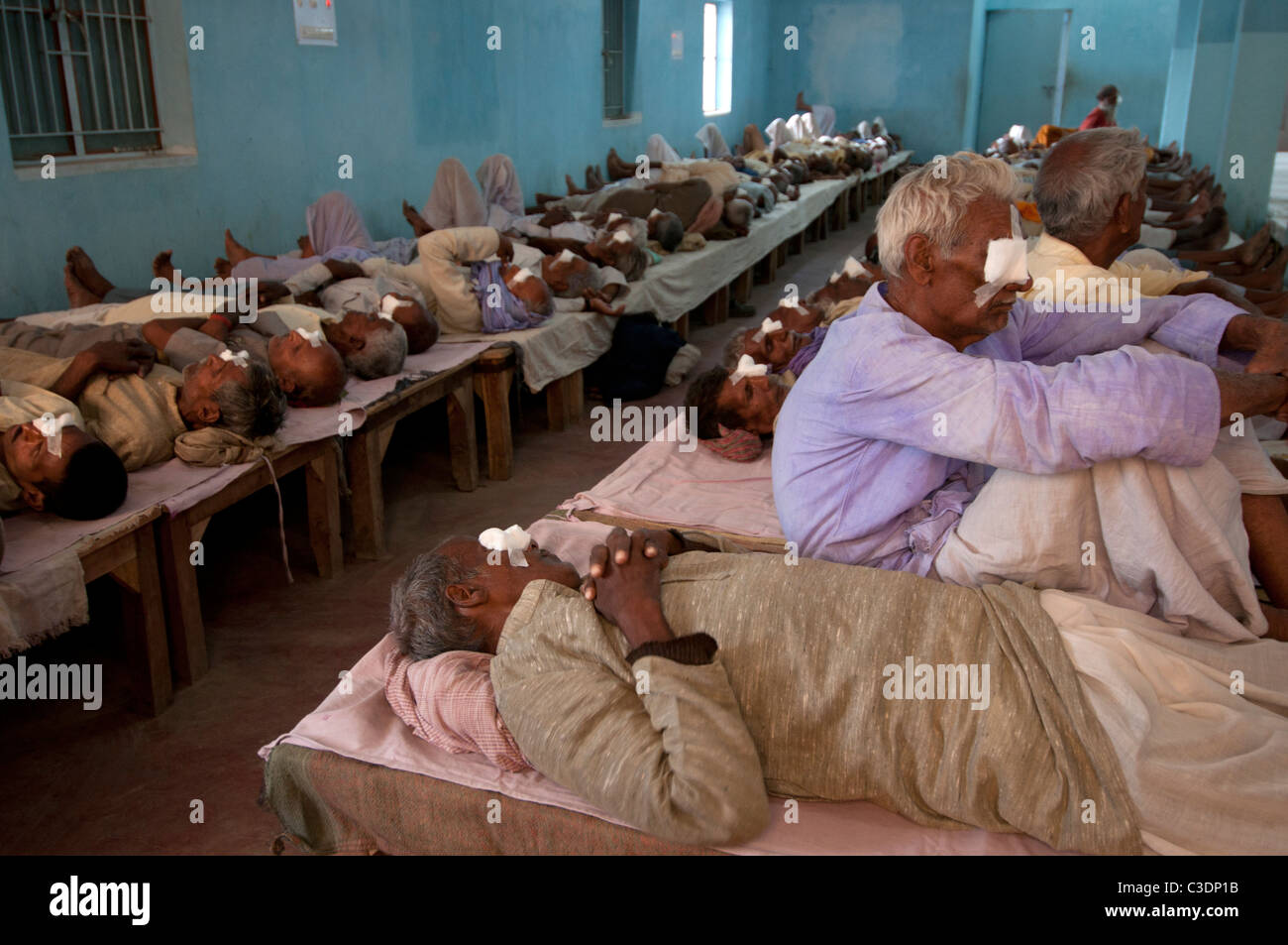 Post Operative Ward Patients india hospital bed hi-res stock photography and images - Alamy