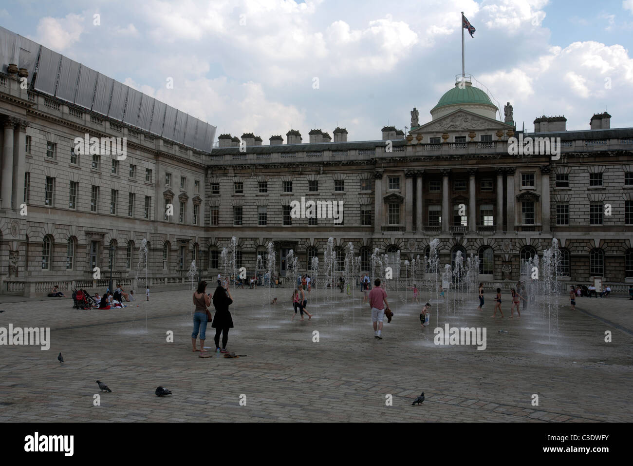 Somerset house courtyard in london hires stock photography and images