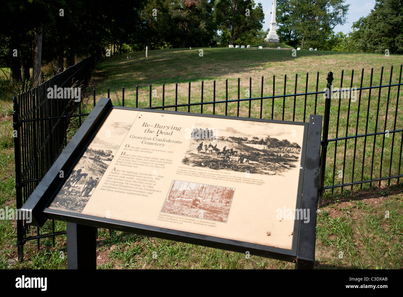 Historical marker tells of the reburial of Confederate soldiers at Groveton Confederate Cemetery, Manassas National Battlefield. Stock Photo
