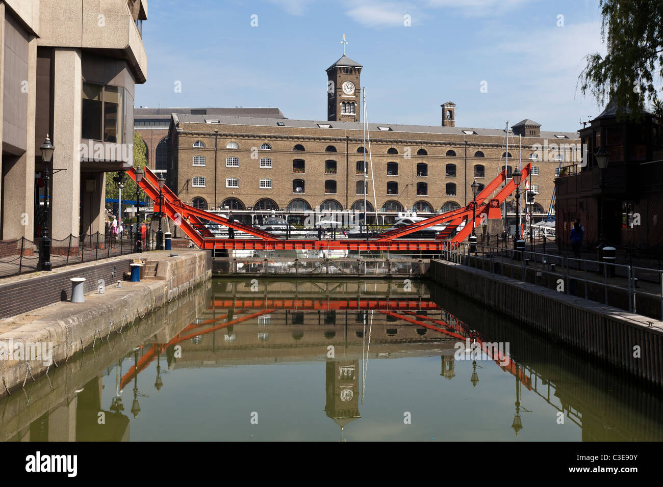 Ivory House St Katherines Dock Stock Photos & Ivory House St Katherines