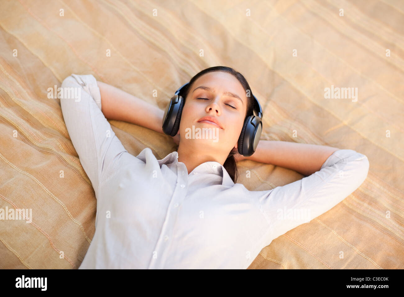 Happy young woman listening to music Stock Photo - Alamy