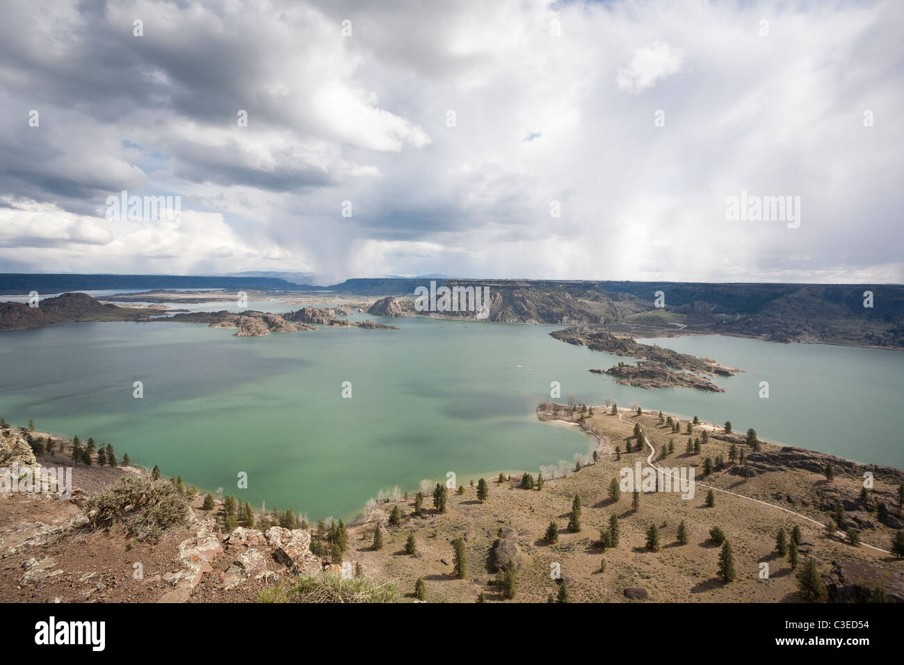 Jones Bay and the Devil&rsquo;s Punchbowl from the top of Steamboat Rock 