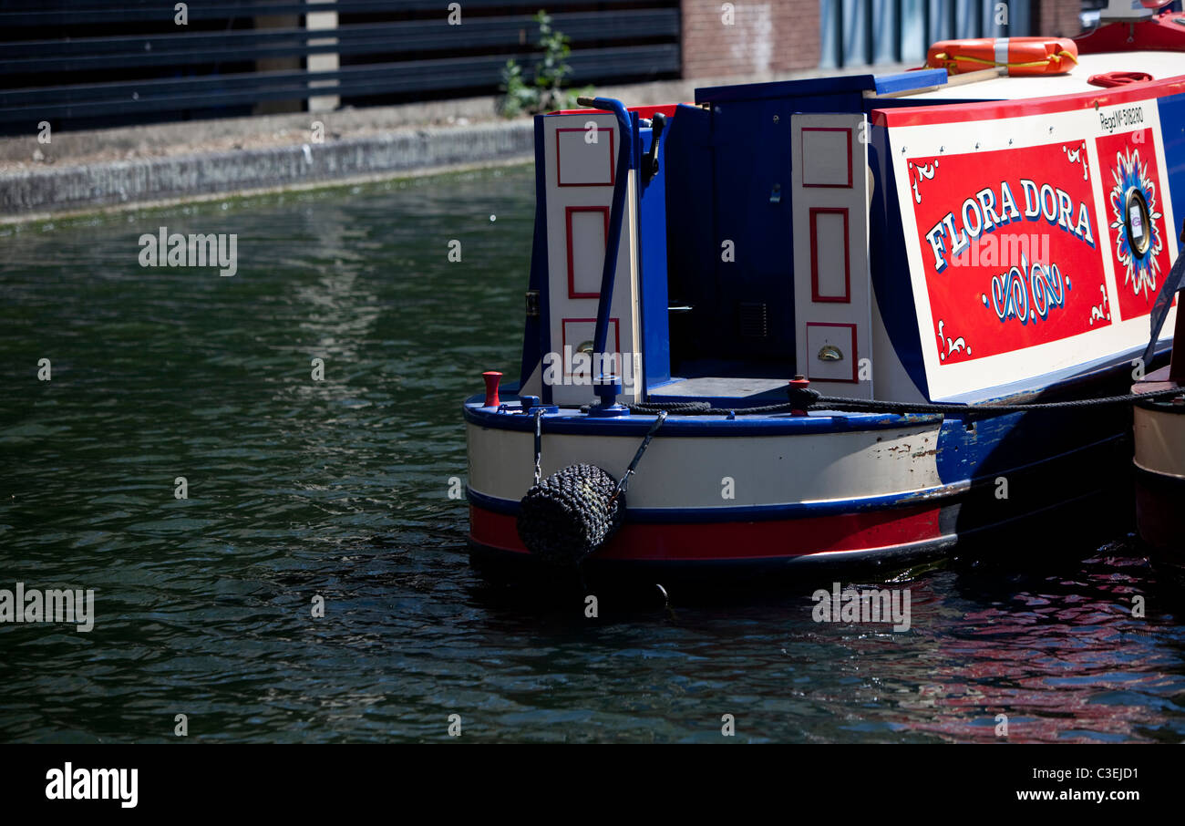 Canal boat london hi-res stock photography and images - Alamy
