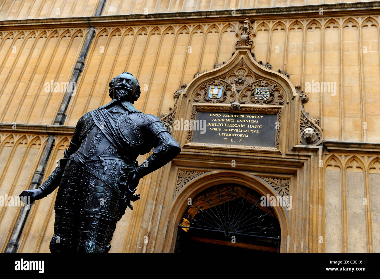 Bodleian library statue oxford hires stock photography and images Alamy