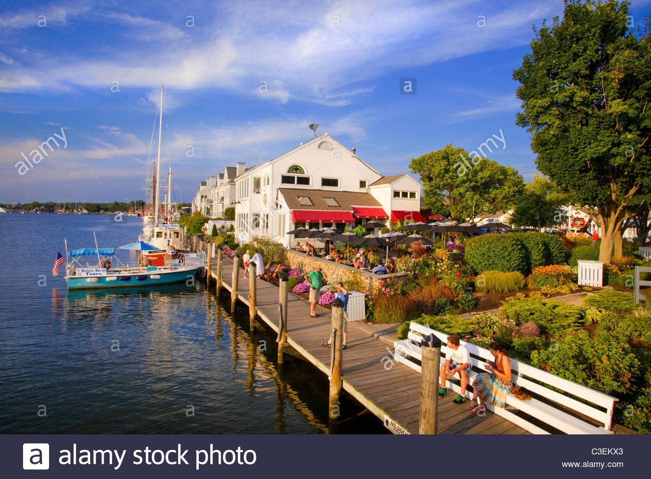 [S&P Oyster Company Restaurant] and dock. Downtown Mystic Stock Photo
