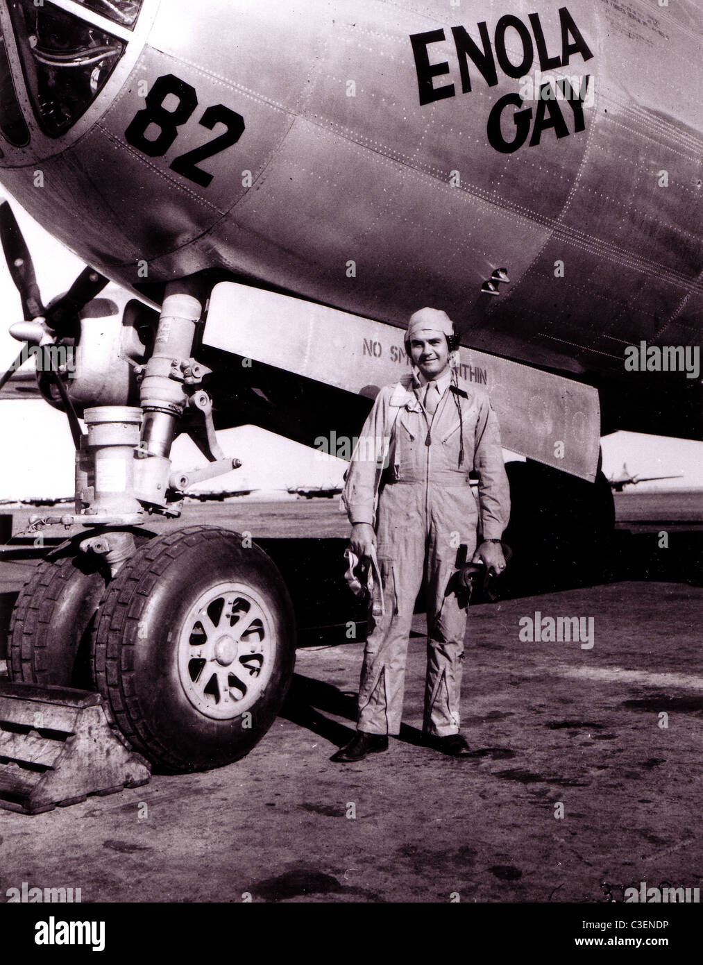 Col. Paul Tibbetts, Jr. poses in front of his B-29 Superfortress 'The Enola Gay'. Stock Photo