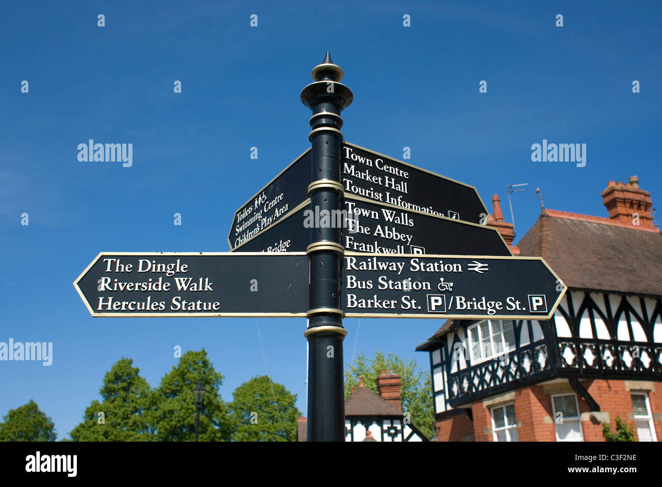 Signpost in The Quarry, Shrewsbury's park Stock Photo Alamy