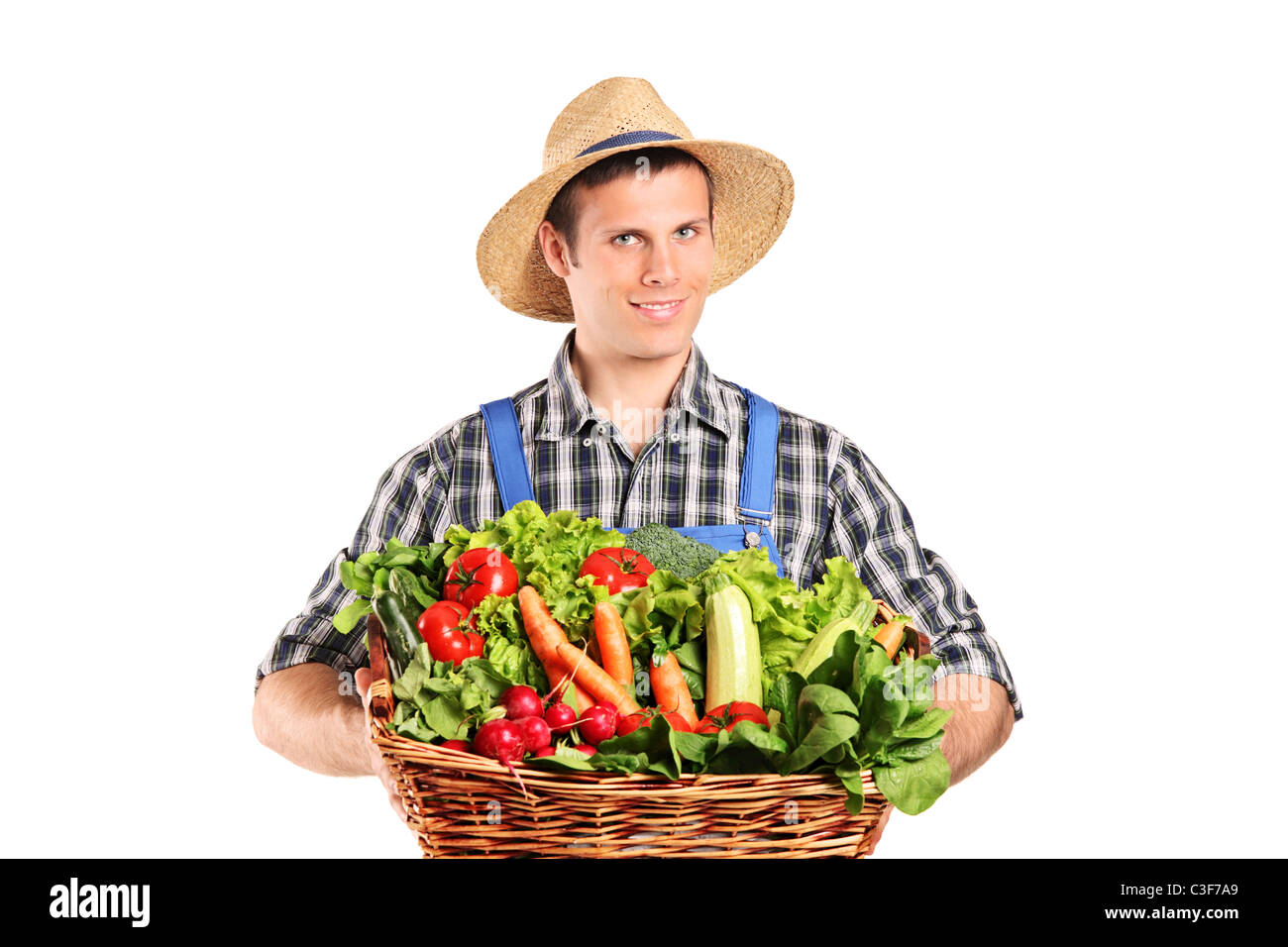 корзинка с овощами. овощи в ящике. богатый урожай богатый человек. огород. богатый урожай богатый человек.