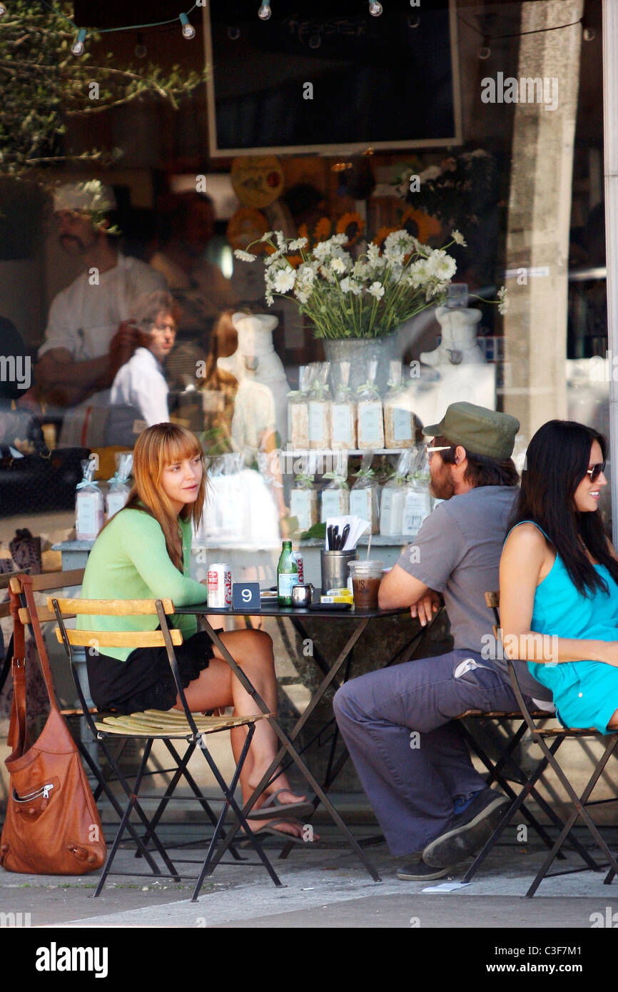 Christina Ricci meets up a friend for lunch at Joan's on Third in West