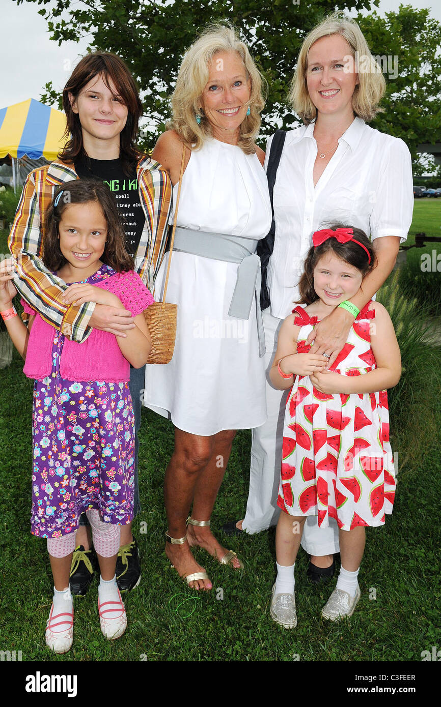 Brenda Scheider and daughter Molly and guests 2009 Great Chefs Dinner ...