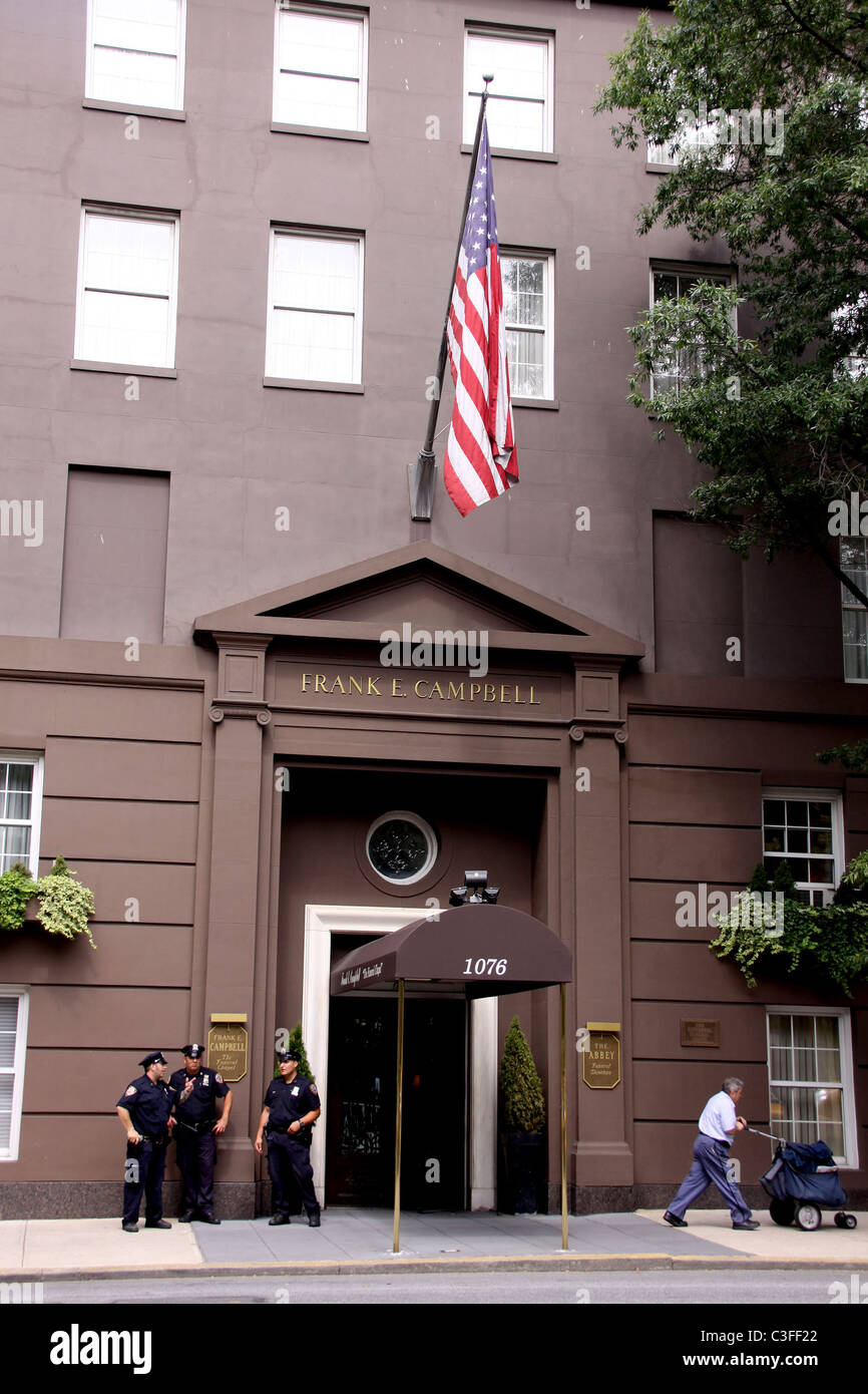 Frank e campbell funeral home hires stock photography and images Alamy