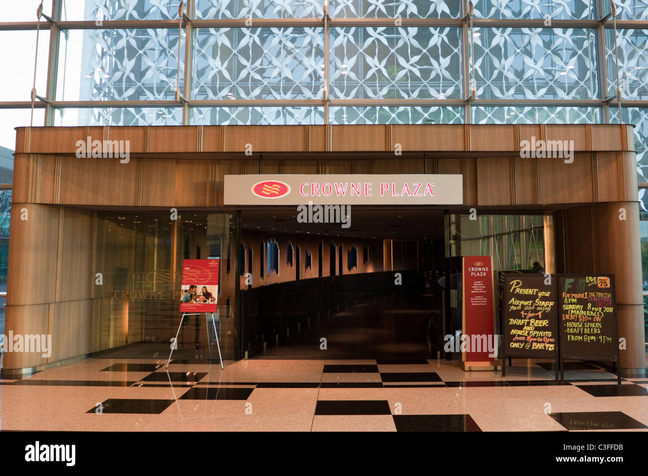 Crowne Plaza Changi Airport Hi Res Stock Photography And Images Alamy