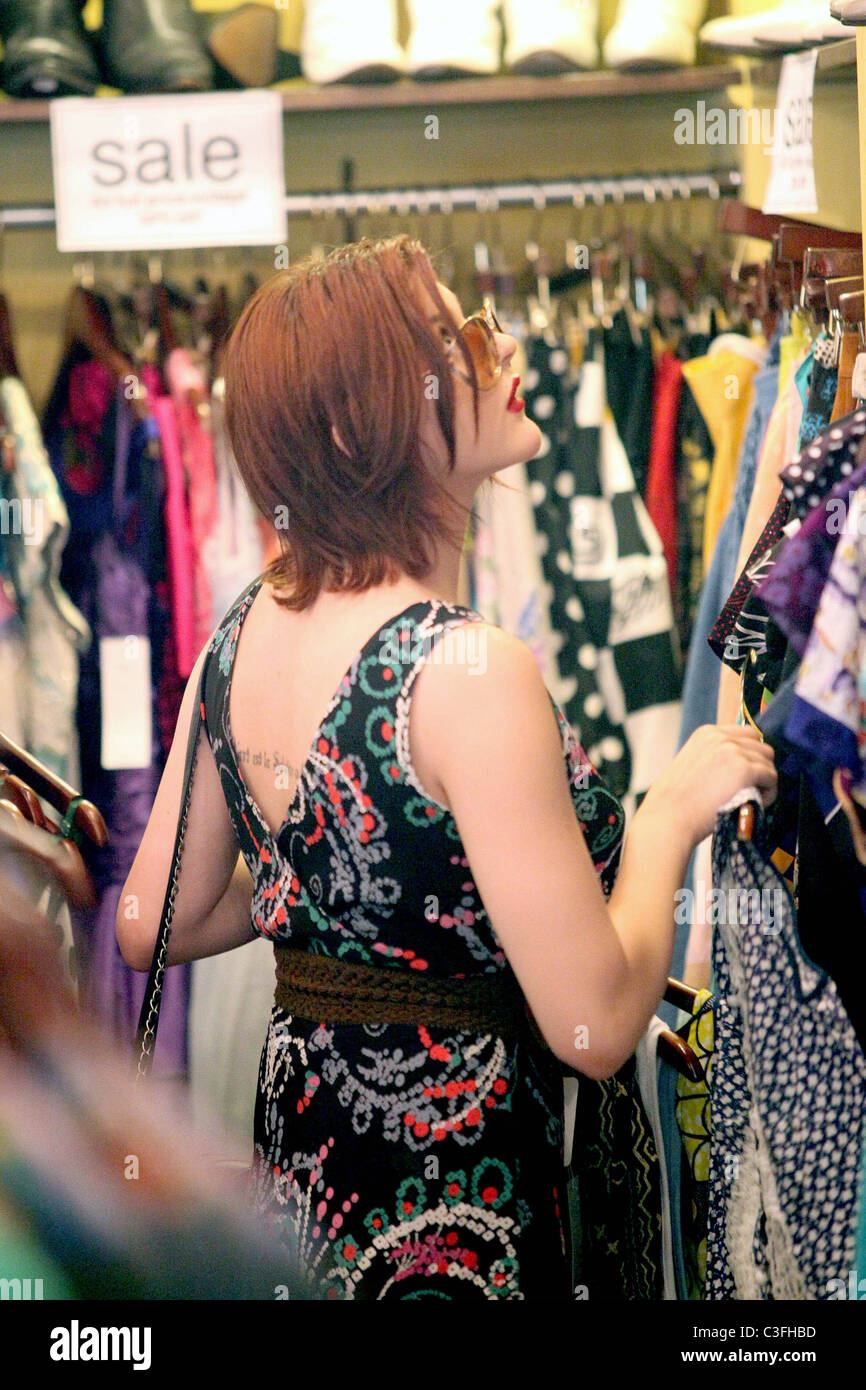 Frances Bean Cobain shopping at the vintage boutique Zachary's Smile in