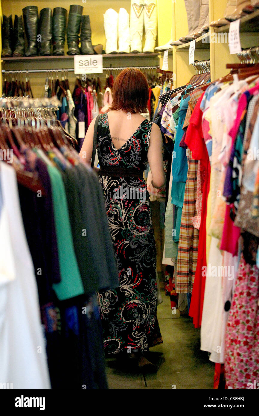Frances Bean Cobain shopping at the vintage boutique Zachary's Smile in
