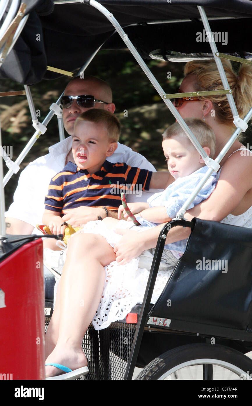 Britney Spears seen riding a pedi-cab through Central Park with her ...
