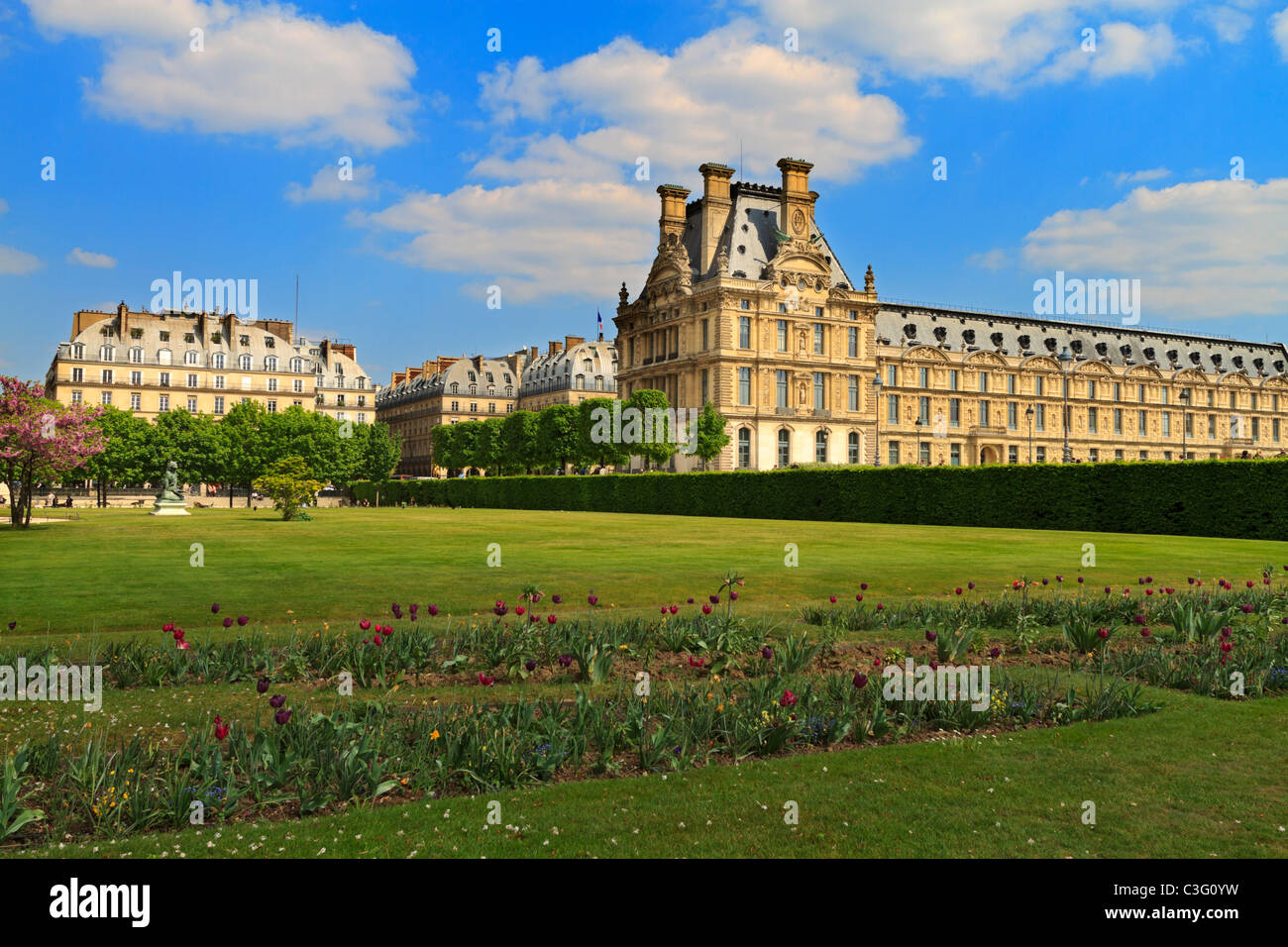 Jardin de Tuileries, Paris. Spring flowers in the formal gardens that stretch between the Louvre and the Place de la Concorde Stock Photo