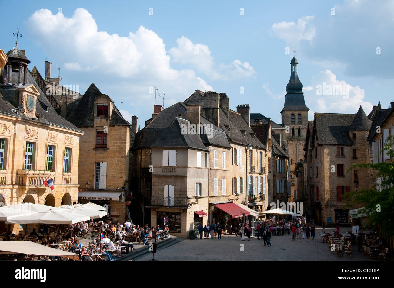 A sunny day in Place de