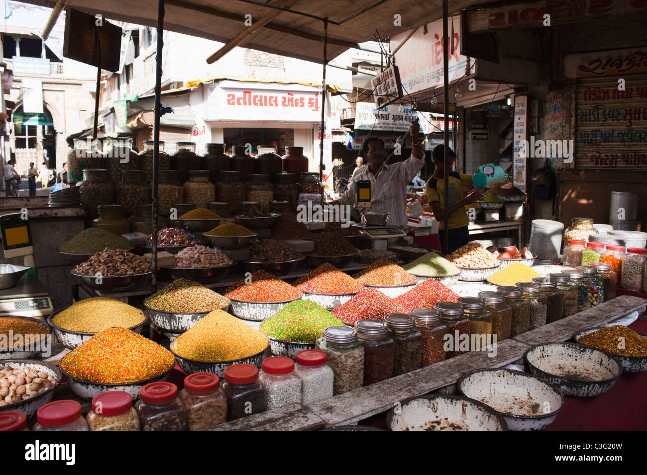 India ahmedabad market hi-res stock photography and images - Alamy