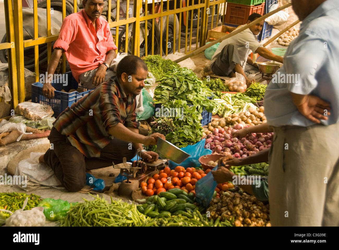Delhi vegetable market hires stock photography and images Alamy