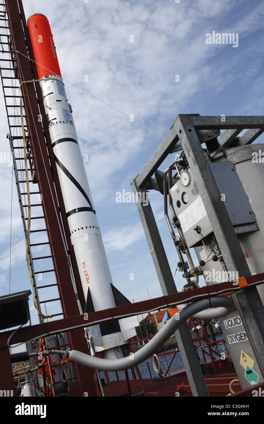 HEAT 1X - Amateur space rocket and liquid oxygen tank (right) Stock Photo