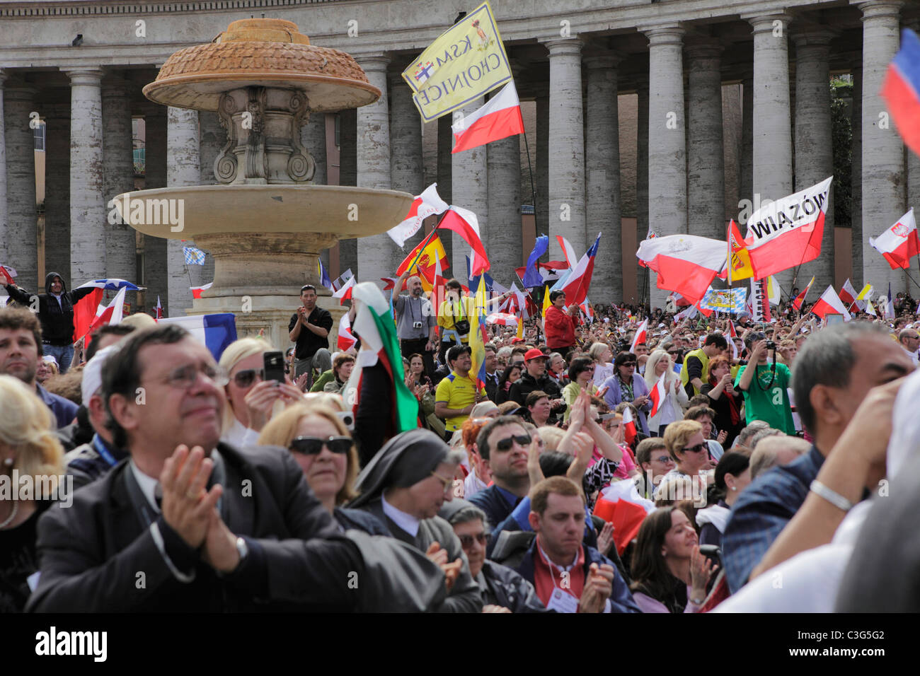 Crowds in Saint Peters square celebrating the beatification of Pope ...