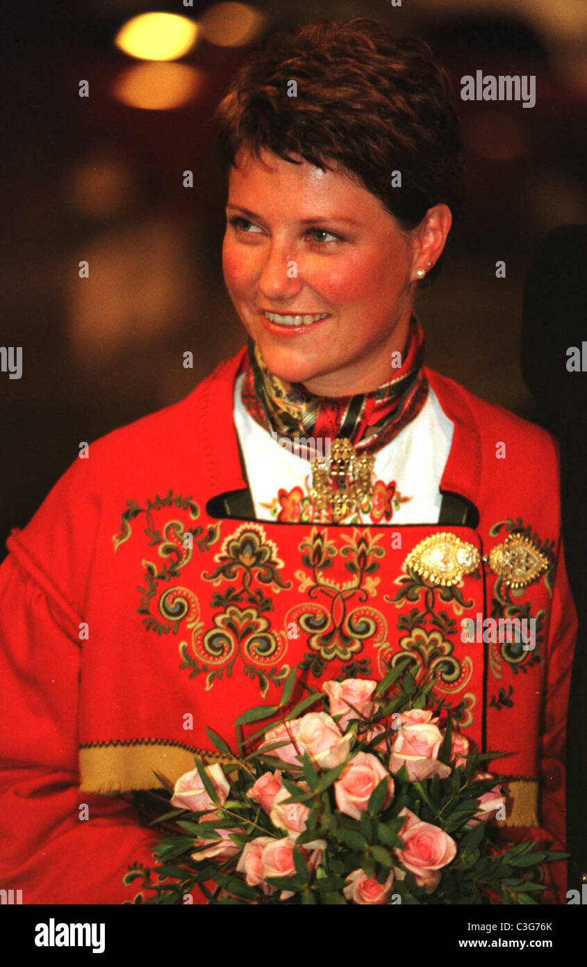 PRINCESS MARTHA LOUISE OF NORWAY ON A VISIT TO THE 'CROWNS AND ROSES' EXHIBITION, ROYAL MUSEUM OF SCOTLAND, EDINBURGH. Stock Photo