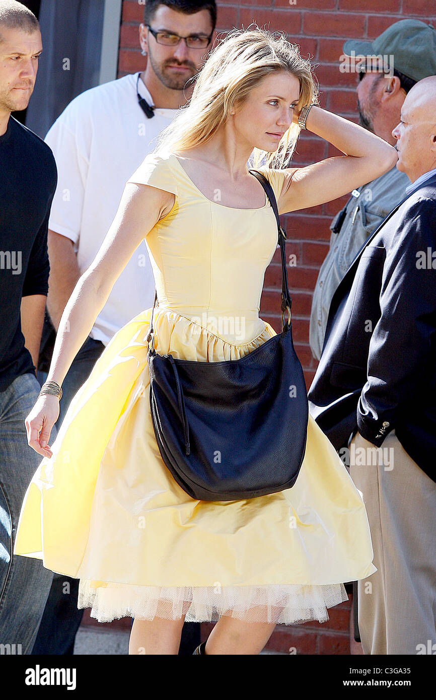 Cameron Diaz filming on the set of her new movie 'Wichita' while wearing a  yellow dress Boston, Massachusetts - 28.09.09 Stock Photo - Alamy