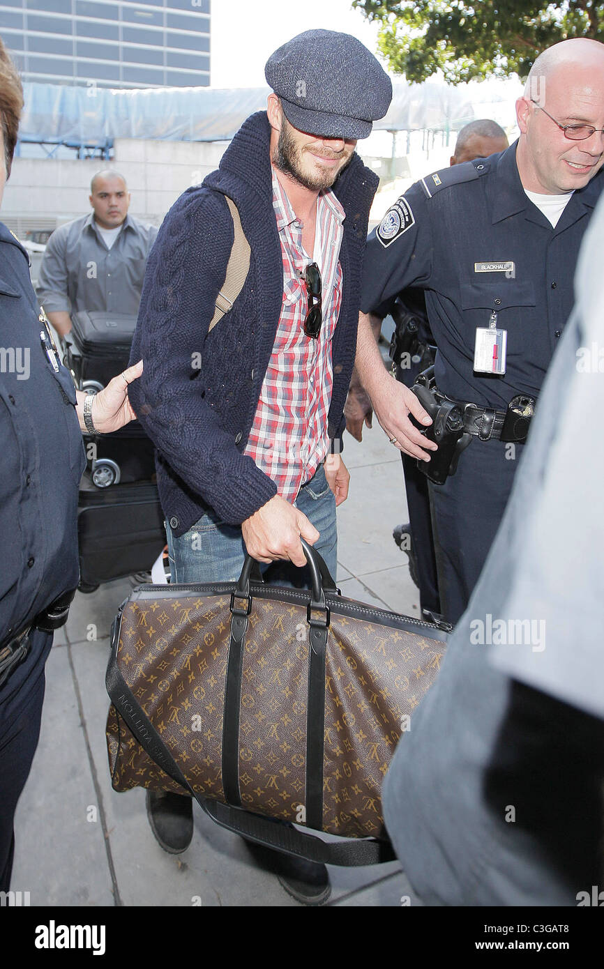 format cancer Achieve David Beckham, carrying his Louis Vuitton travel bag, gets a police escort  as he arrives at LAX airport on a British Airways Stock Photo - Alamy