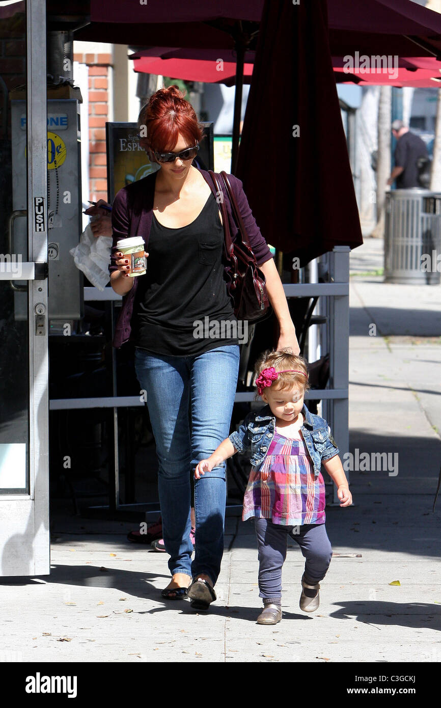 Jessica Alba takes her daughter Honor Marie Warren to breakfast in