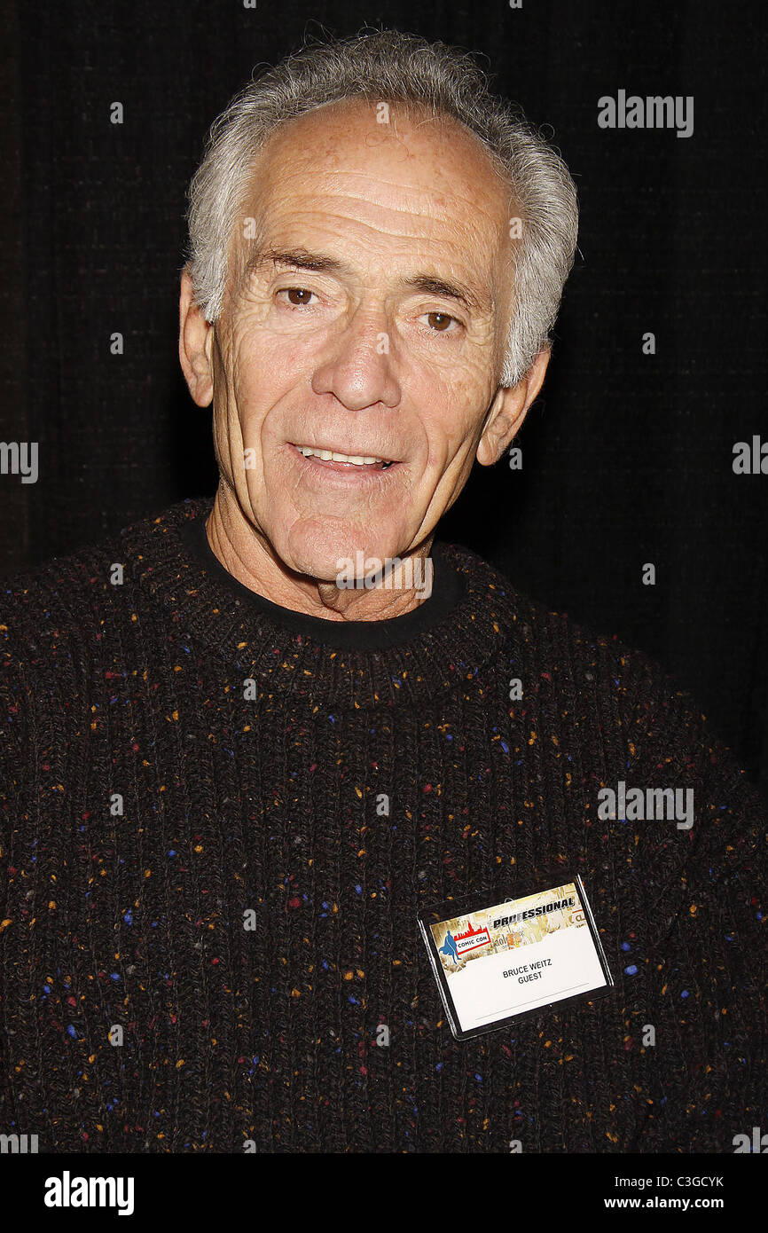 Bruce Weitz Big Apple Comic Con 2009 at Pier 94 New York City, USA 17