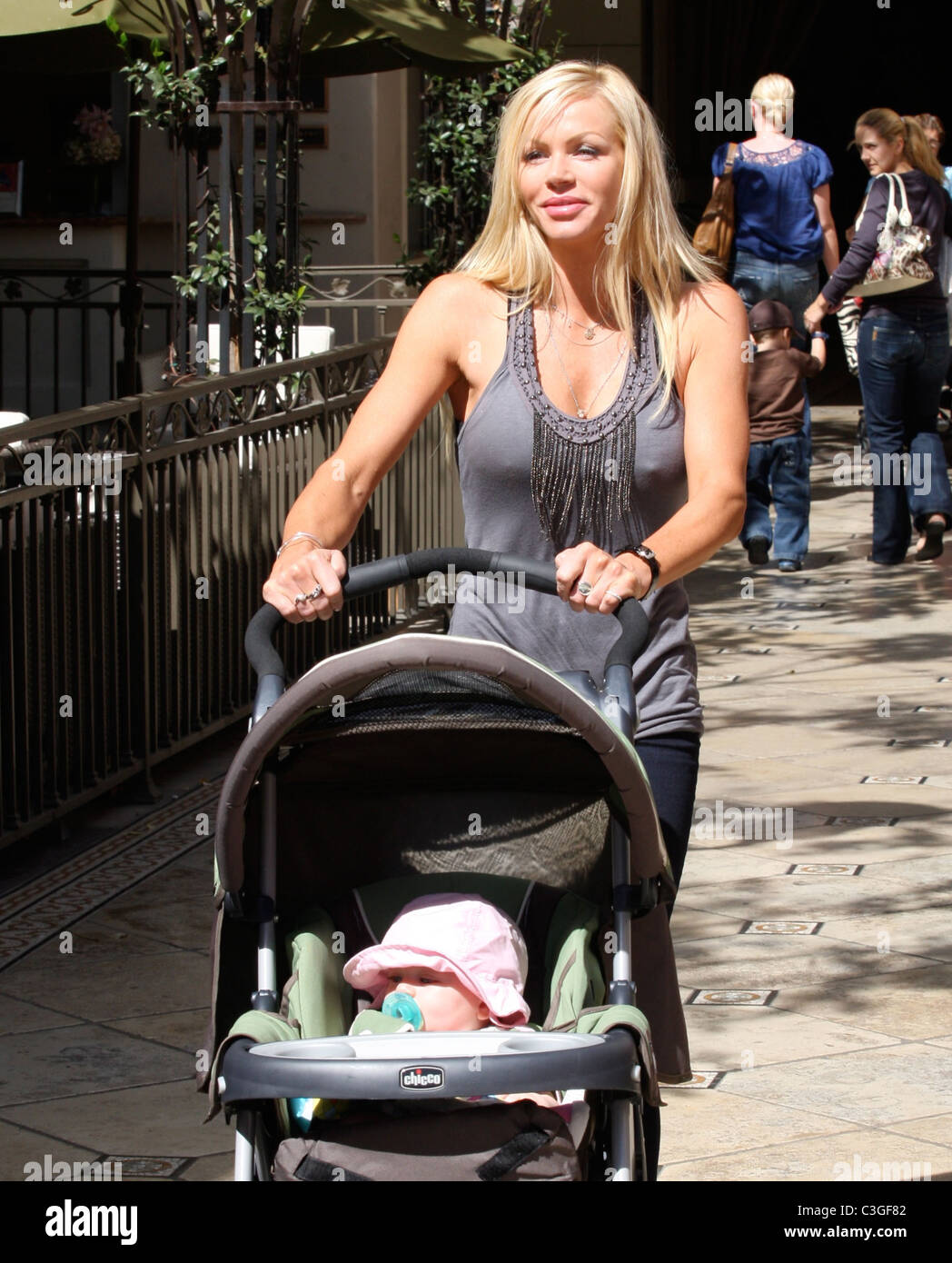 Nikki Ziering Former Playboy Playmate Of The Month Shopping In Hollywood With Her Daughter Tatum Reynolds Los Angeles Nikki Ziering Former Playboy Playmate Of The Month Shopping In Hollywood With Her Daughter Tatum Reynolds Los Angeles