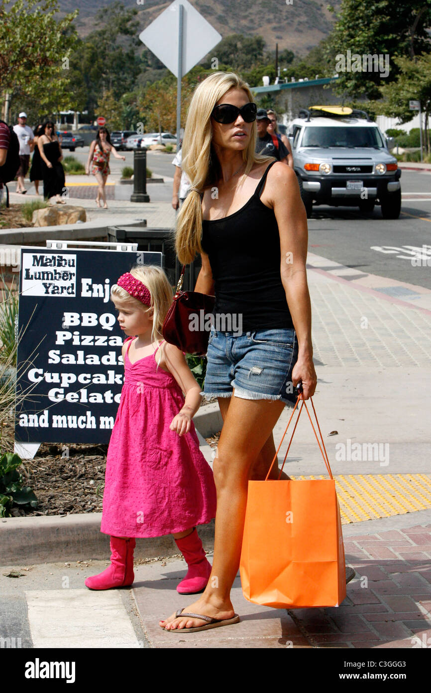 Denise Richards shops with her daughter Lola Rose SheenEstevez Los(05)