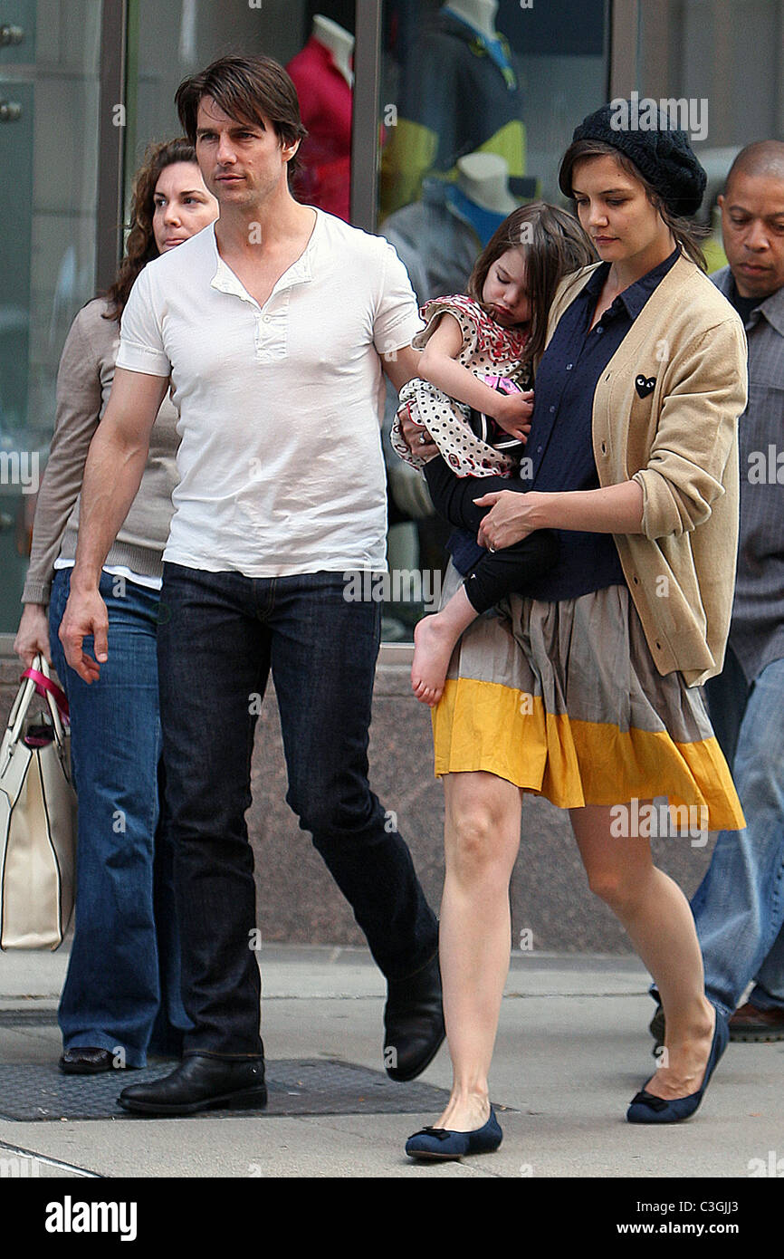 Tom Cruise, Katie Holmes with their daughter Suri leaving the Nike store  Boston, MA - 04.10.09 Stock Photo - Alamy