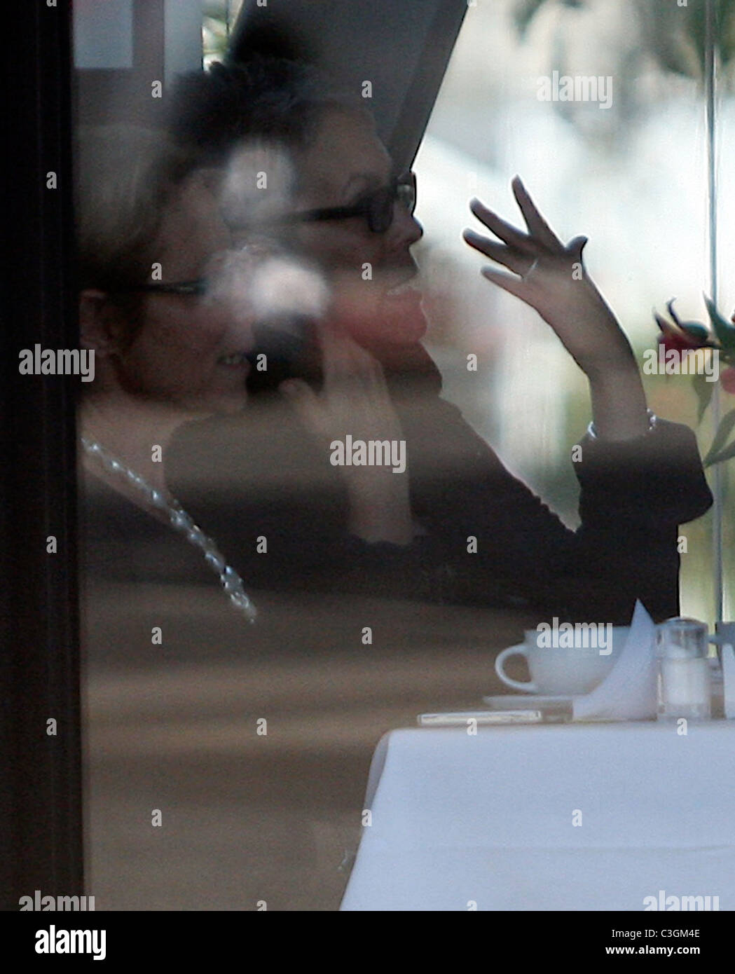 Actress Jamie Lee Curtis  having lunch with friends   Santa Monica, CA - 05.10.09  : .com Stock Photo