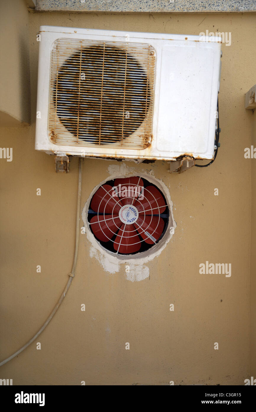 broken air conditioning unit Stock Photo Alamy