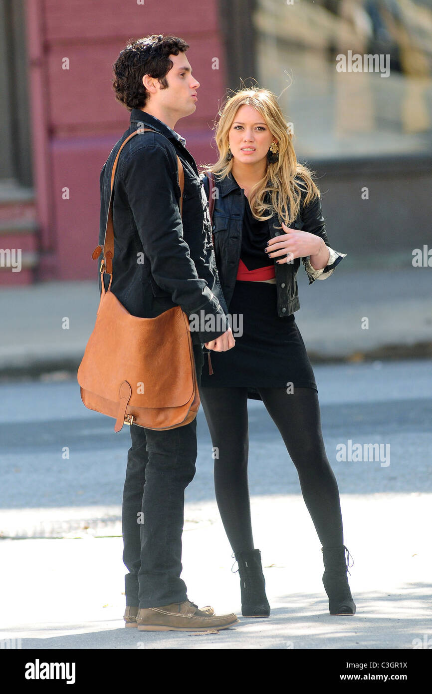 Penn Badgley and Hilary Duff on the set of 'Gossip Girl' filming in Manhattan New York City, USA - 06.10.09 Stock Photo