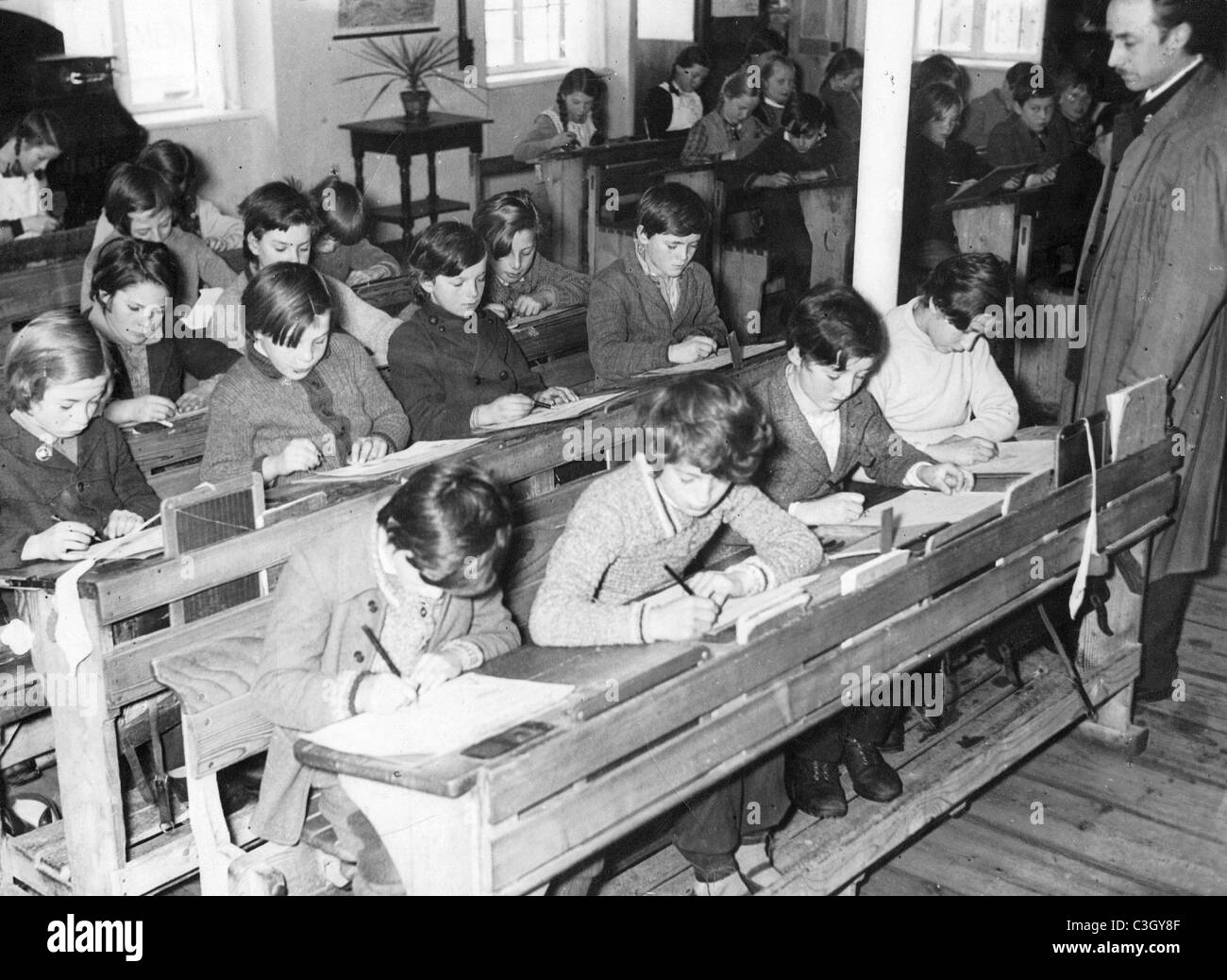 Education elementary school learning Black and White Stock Photos ...