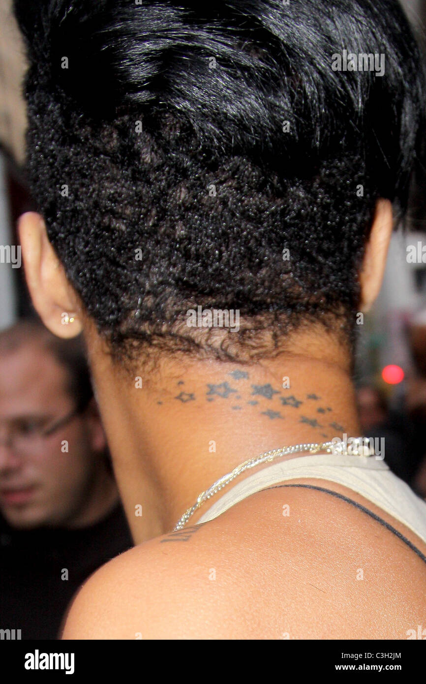 Rihanna showing off her neck tattoos while leaving her Manhattan hotel New York City, USA - 09.09.09 Stock Photo