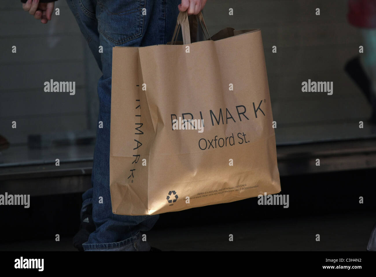 Oxford street shopping bags hi-res stock photography and images - Alamy